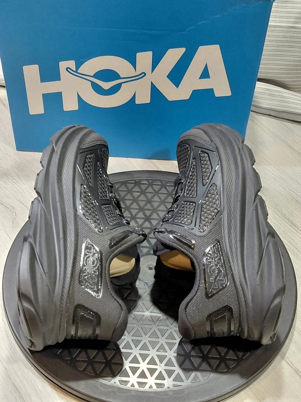 NEW HOKA Womens Clifton One 9 Carbon Triple Black Running Shoes SIZE WOMENS 6.5